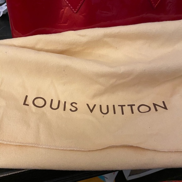Favorite Louis Vuitton Vernis Patent Leather Tote - Picture 6 of 6